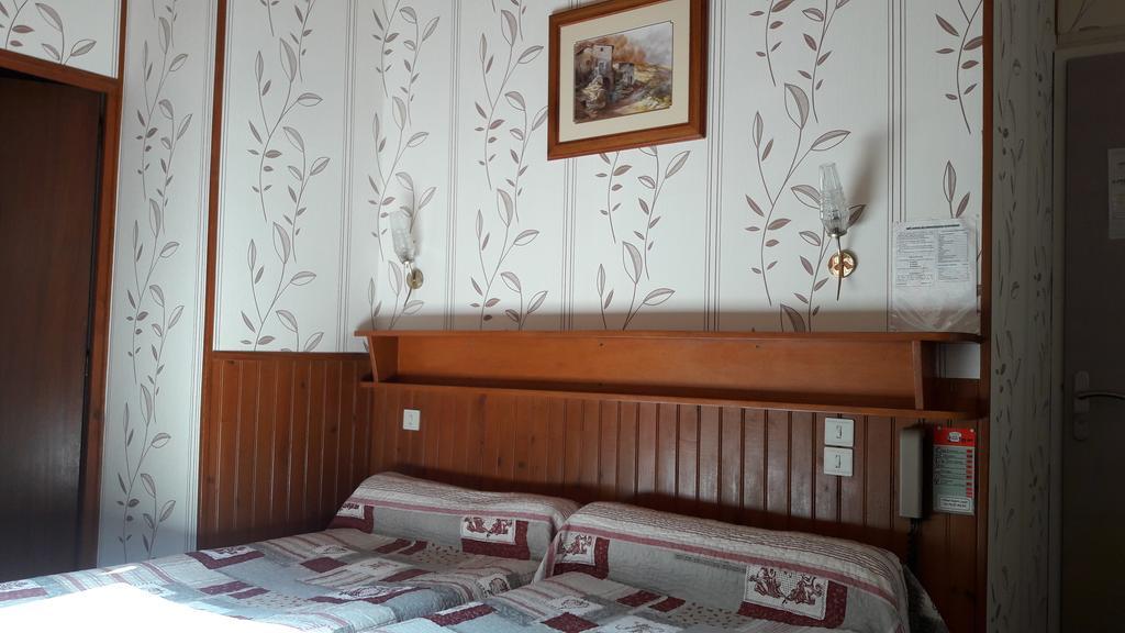 Hotel Saint Jean Vals-les-Bains Oda fotoğraf
